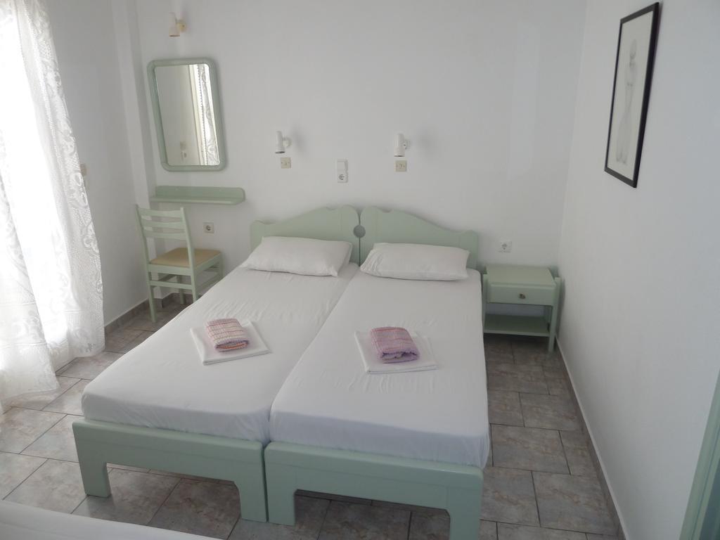 Four Seasons Rooms & Apartments Chora  Room photo